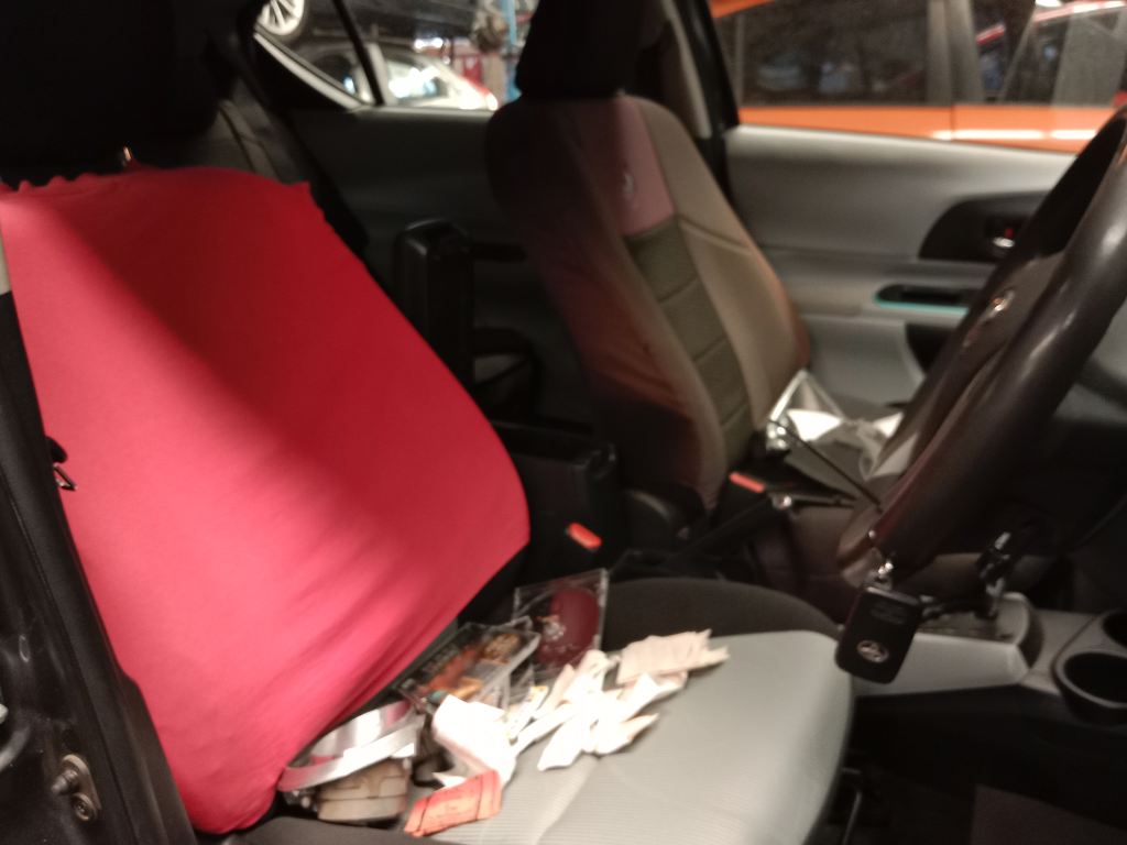 P5328 - Toyota Prius Hybrid 2014 Grey Wrecking - Image 5