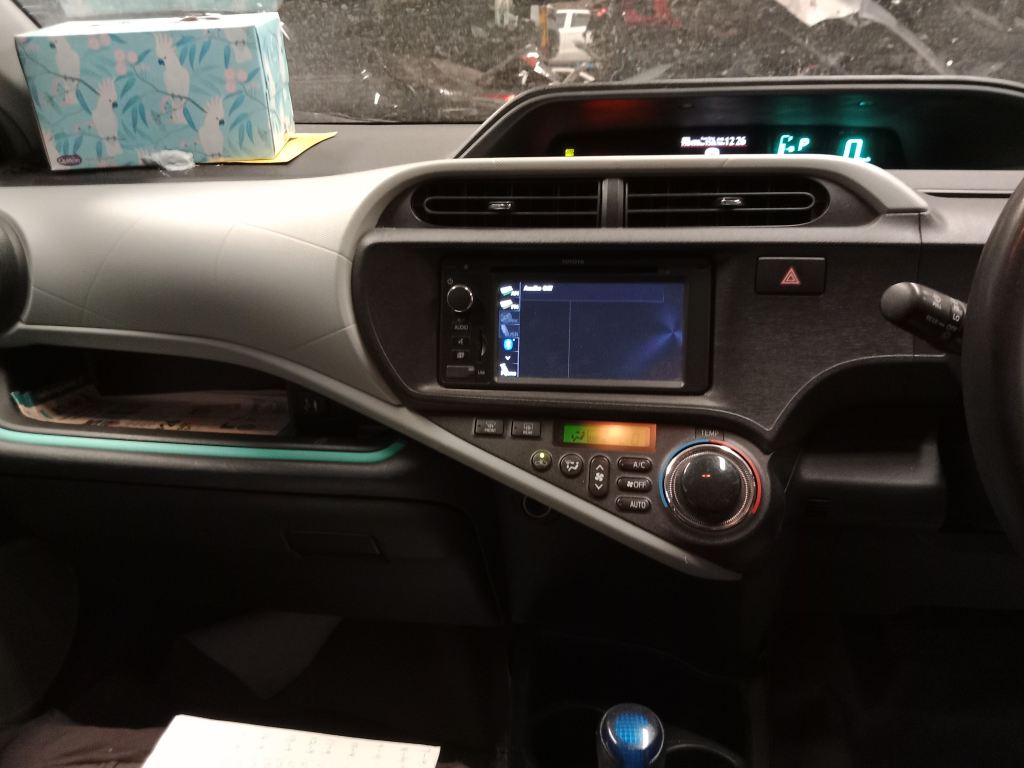 P5328 - Toyota Prius Hybrid 2014 Grey Wrecking - Image 6