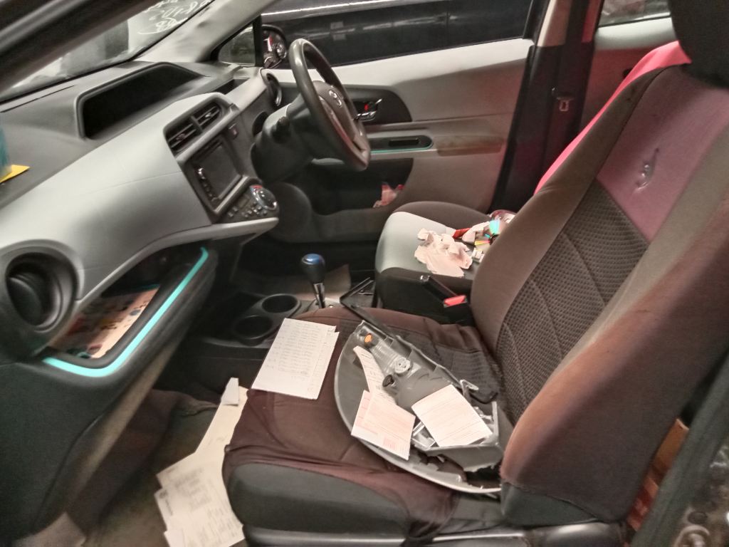 P5328 - Toyota Prius Hybrid 2014 Grey Wrecking - Image 8