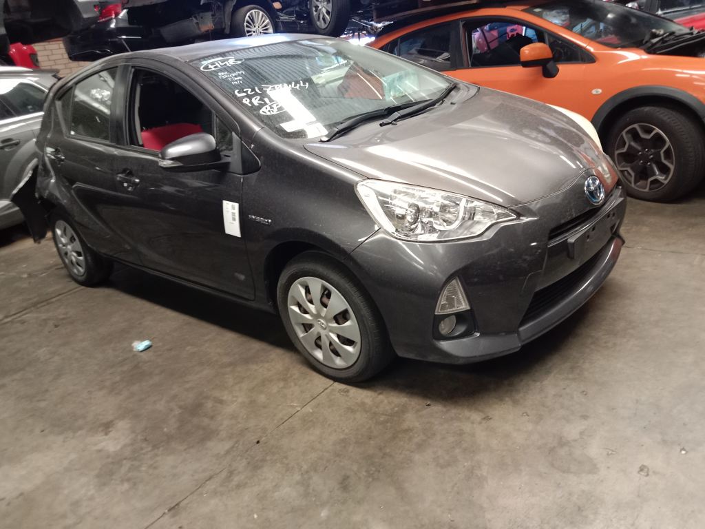 P5328 - Toyota Prius Hybrid 2014 Grey Wrecking - Image 16