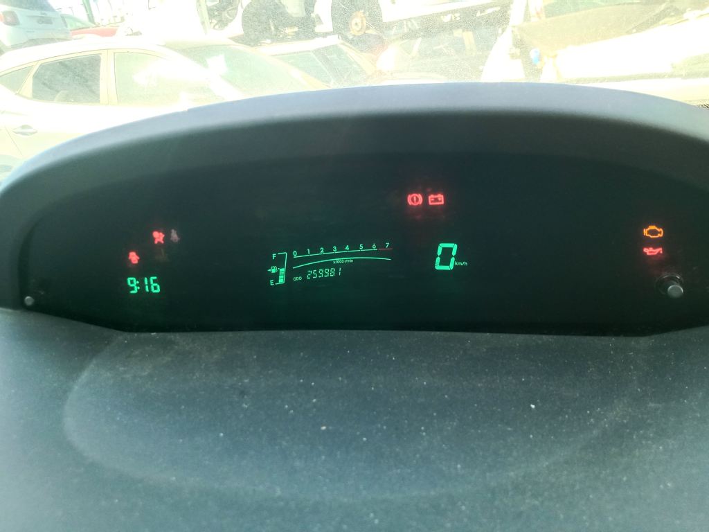 P5332 - Toyota Yaris 2010 White Wrecking - Image 3