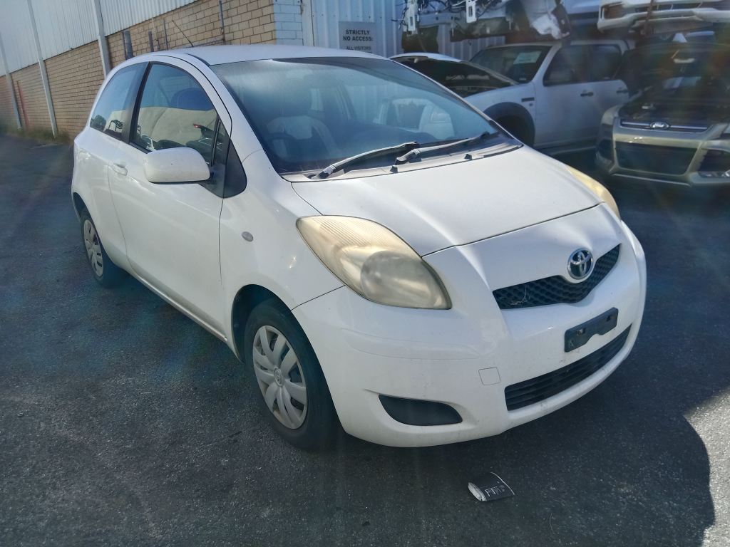 P5332 - Toyota Yaris 2010 White Wrecking - Image 16