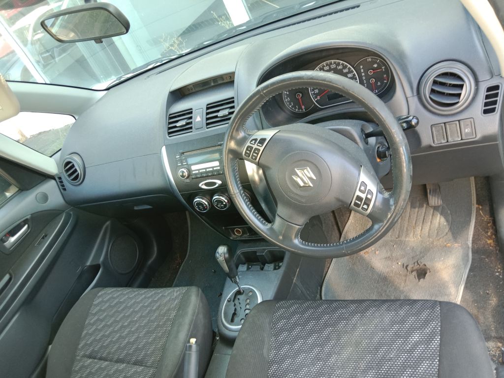 P5333 - Suzuki SX4 2007 White Wrecking - Image 3