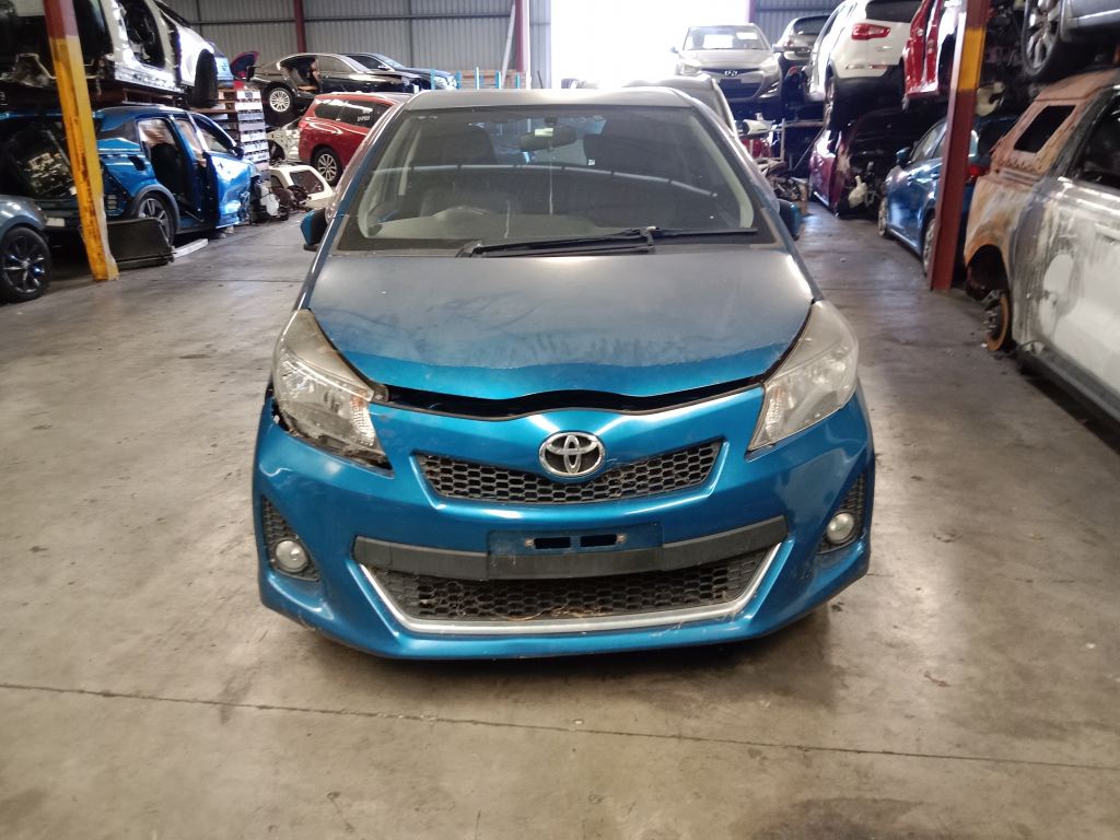P5338 - Toyota Yaris 2011 Blue Wrecking