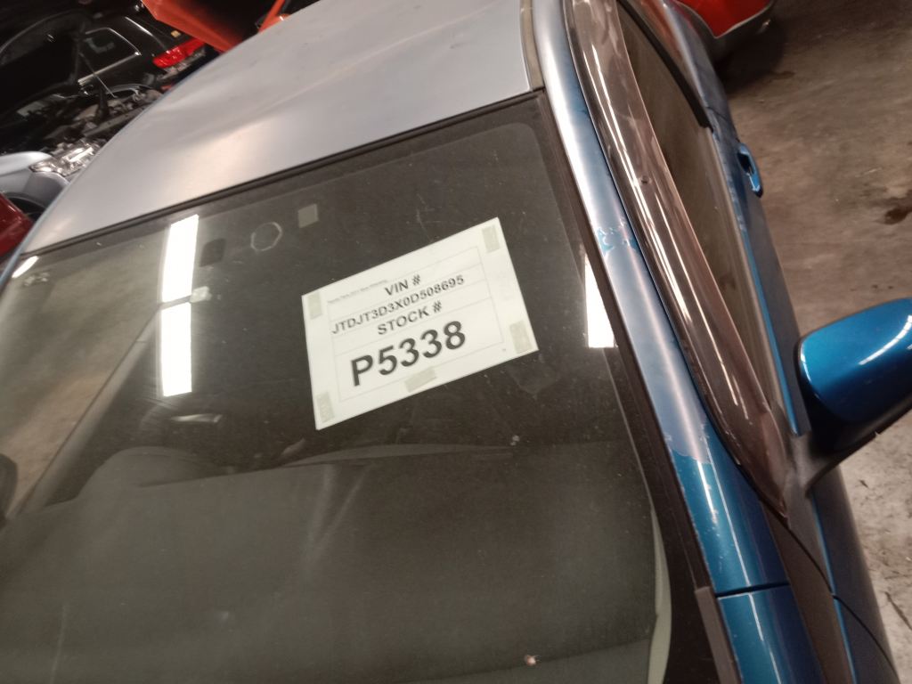 P5338 - Toyota Yaris 2011 Blue Wrecking - Image 2