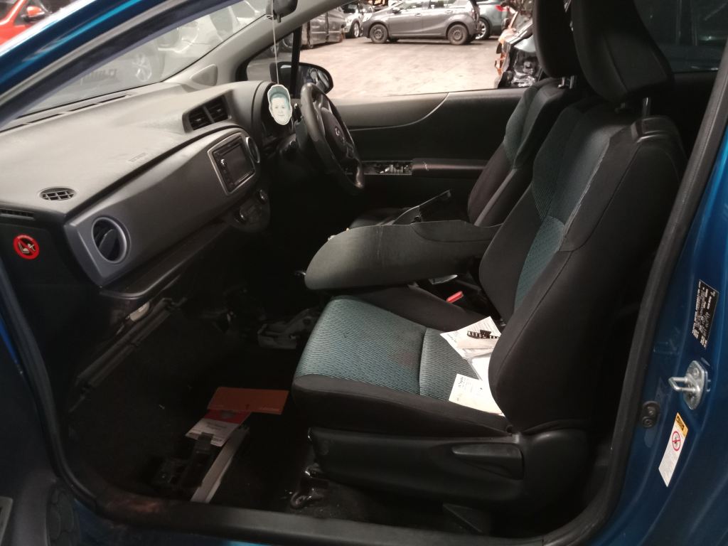 P5338 - Toyota Yaris 2011 Blue Wrecking - Image 6