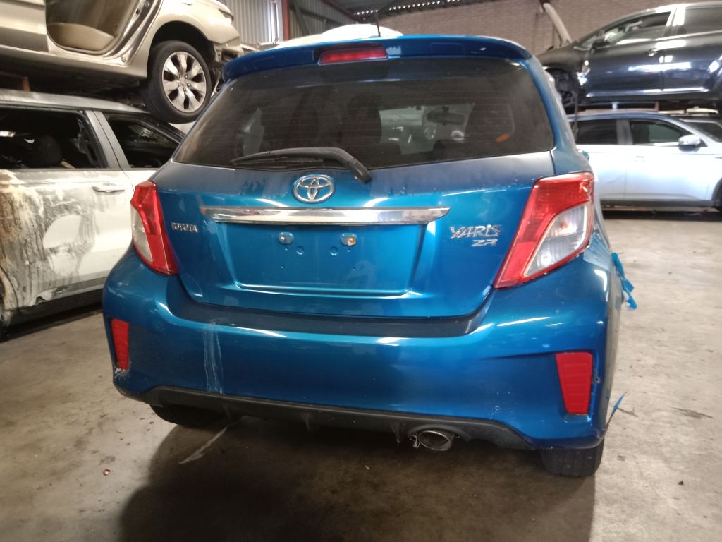 P5338 - Toyota Yaris 2011 Blue Wrecking - Image 12