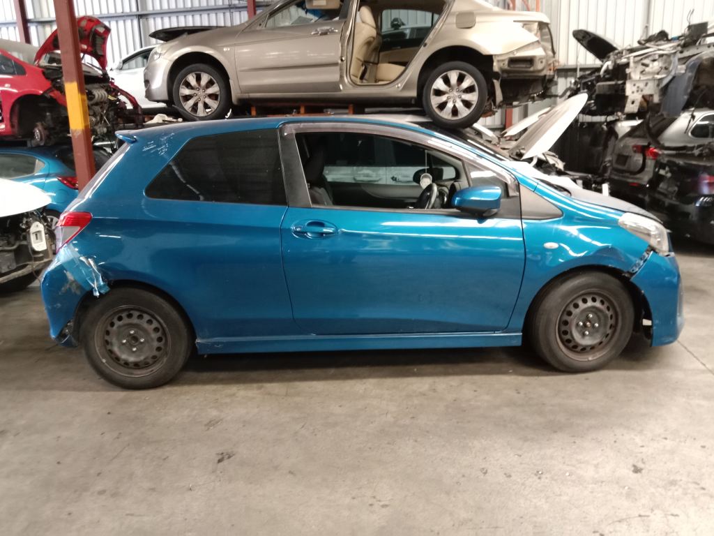 P5338 - Toyota Yaris 2011 Blue Wrecking - Image 14