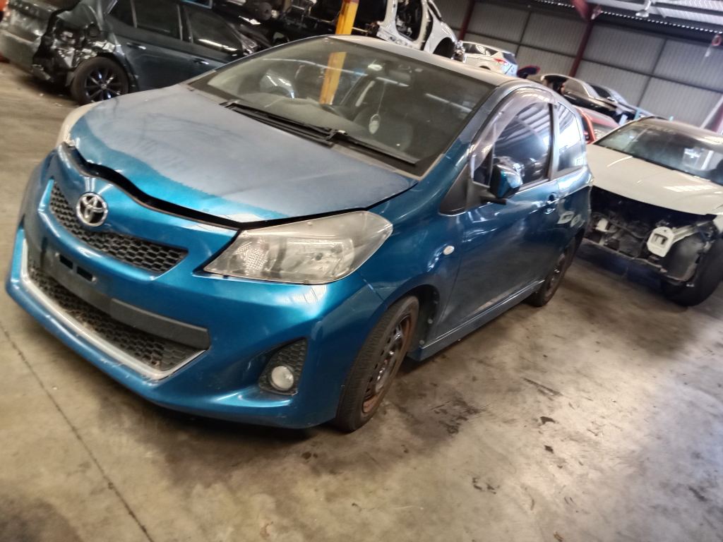 P5338 - Toyota Yaris 2011 Blue Wrecking - Image 15