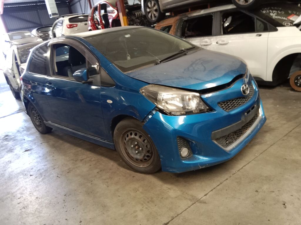 P5338 - Toyota Yaris 2011 Blue Wrecking - Image 16