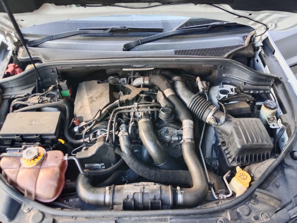 P5341 - Jeep Grand Cherokee 2015 White Wrecking - Image 2