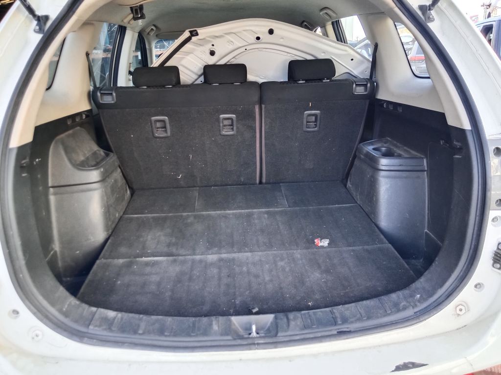 P5342 - Mitsubishi Outlander 2013 White Wrecking - Image 3