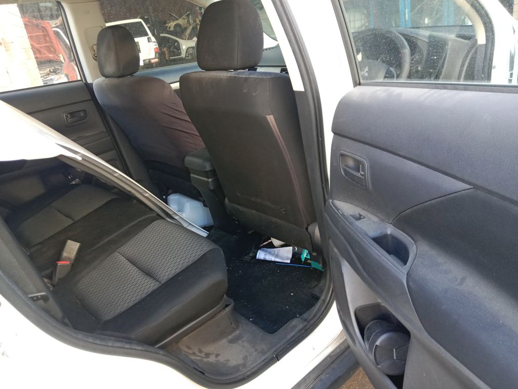 P5342 - Mitsubishi Outlander 2013 White Wrecking - Image 4