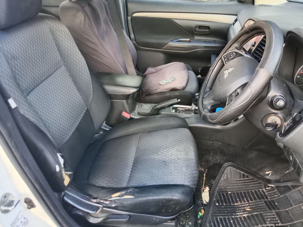 P5342 - Mitsubishi Outlander 2013 White Wrecking - Image 5