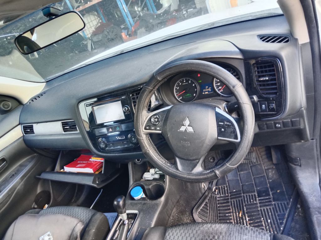 P5342 - Mitsubishi Outlander 2013 White Wrecking - Image 7