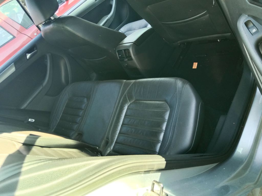 P5344 - Volkswagen Jetta 2011 Silver Wrecking - Image 7