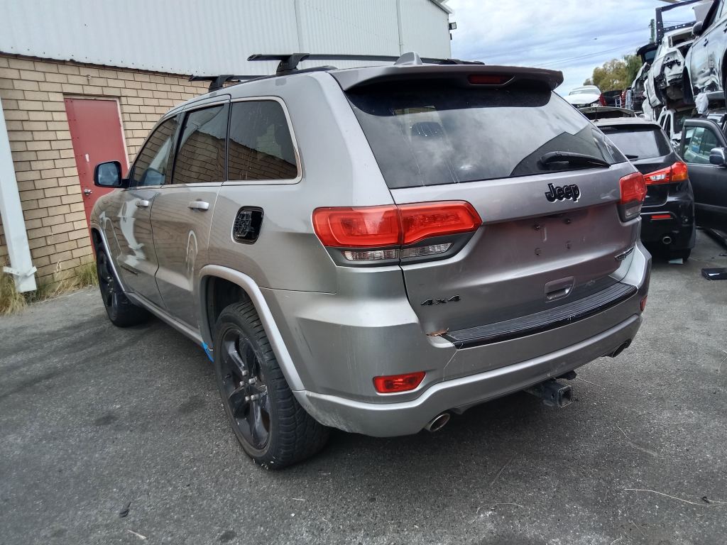 P5349 - Jeep Grand Cherokee 2014 Silver Wrecking - Image 2
