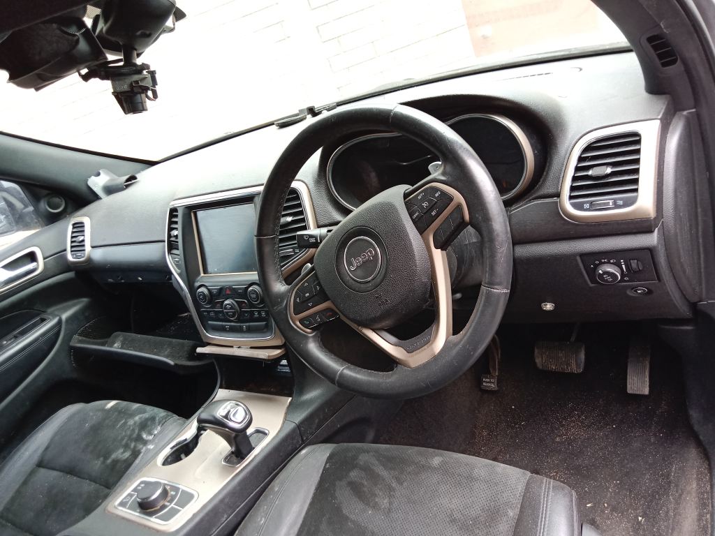 P5349 - Jeep Grand Cherokee 2014 Silver Wrecking - Image 5