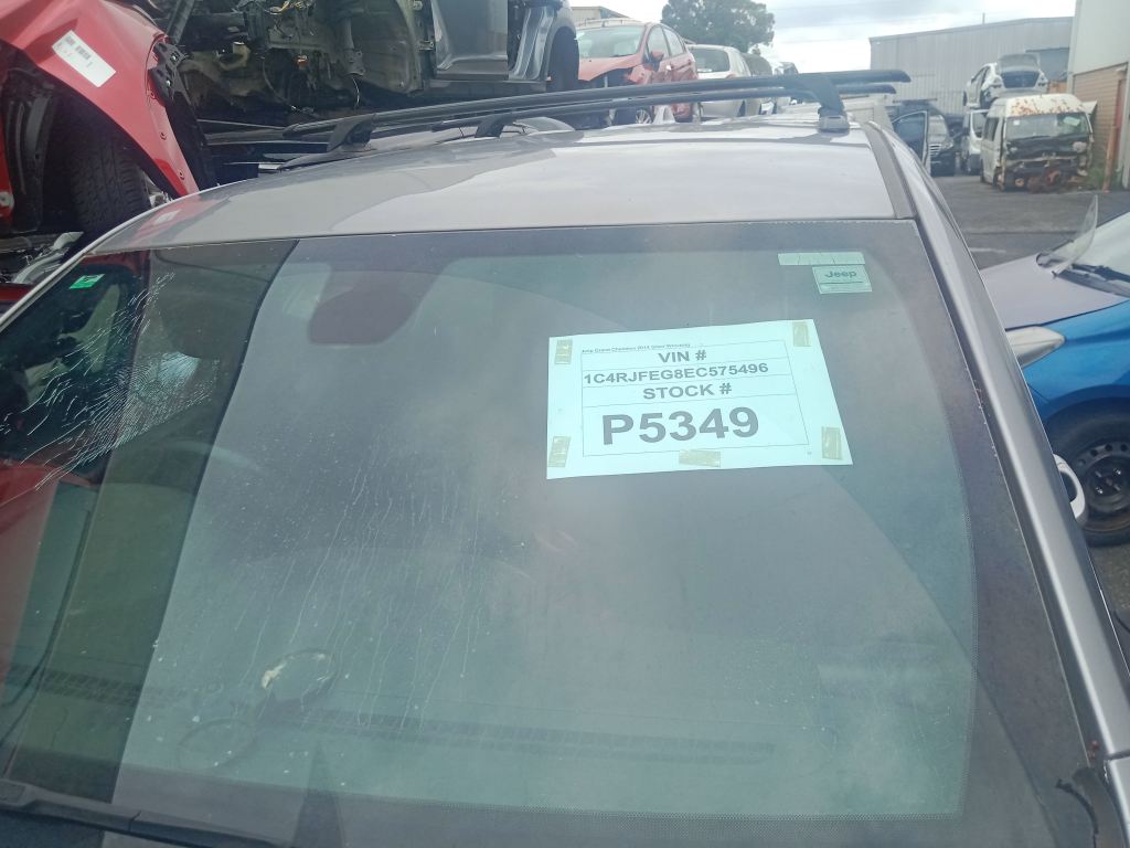 P5349 - Jeep Grand Cherokee 2014 Silver Wrecking - Image 9