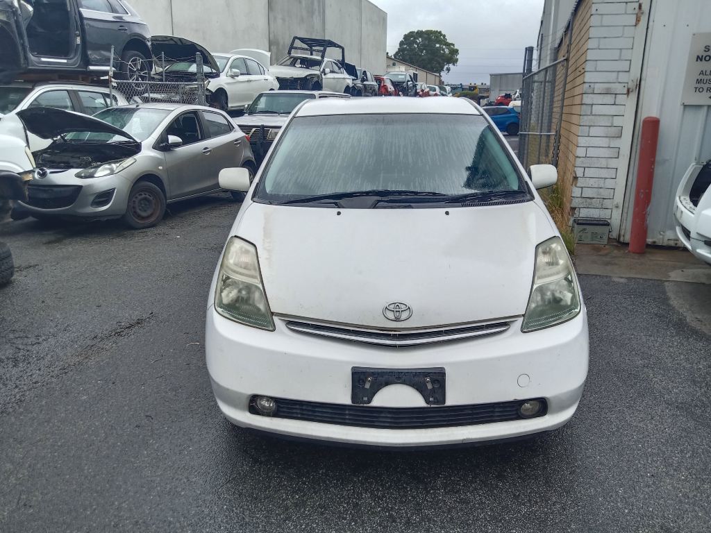 P5351 - Toyota Prius Hybrid 2006 White Wrecking