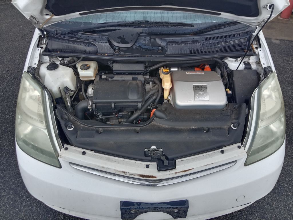 P5351 - Toyota Prius Hybrid 2006 White Wrecking - Image 2
