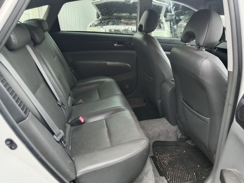 P5351 - Toyota Prius Hybrid 2006 White Wrecking - Image 4