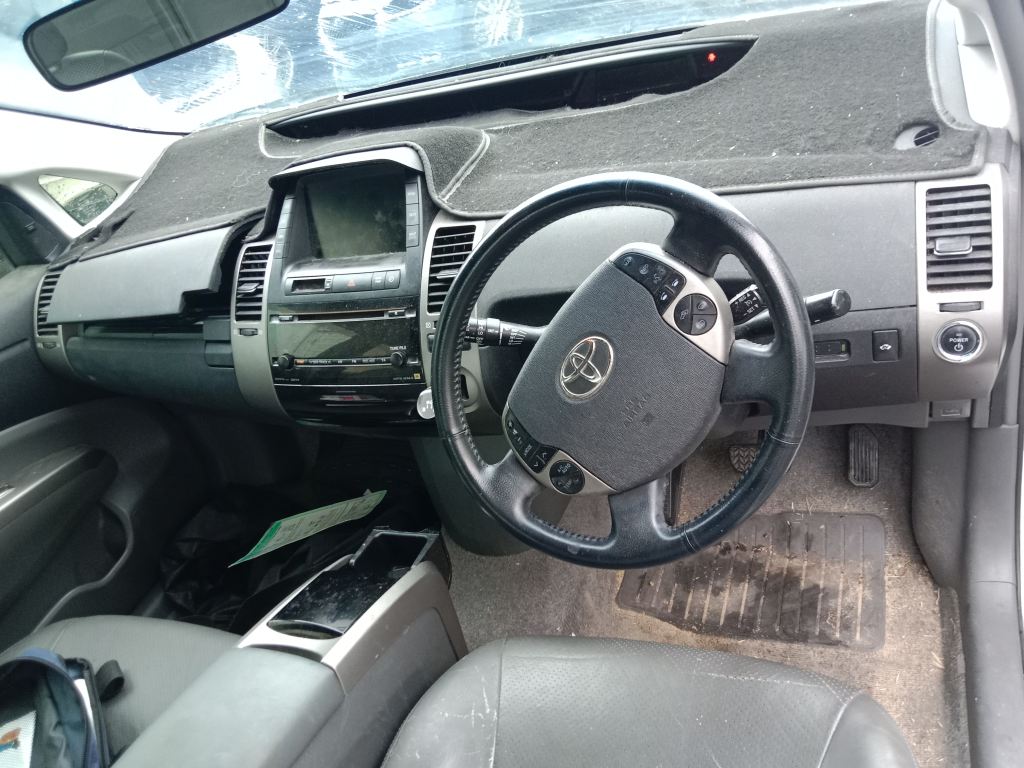 P5351 - Toyota Prius Hybrid 2006 White Wrecking - Image 7