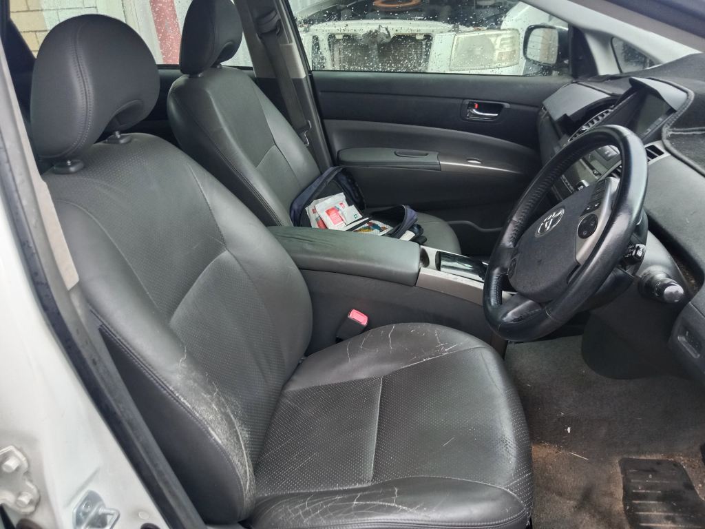 P5351 - Toyota Prius Hybrid 2006 White Wrecking - Image 8