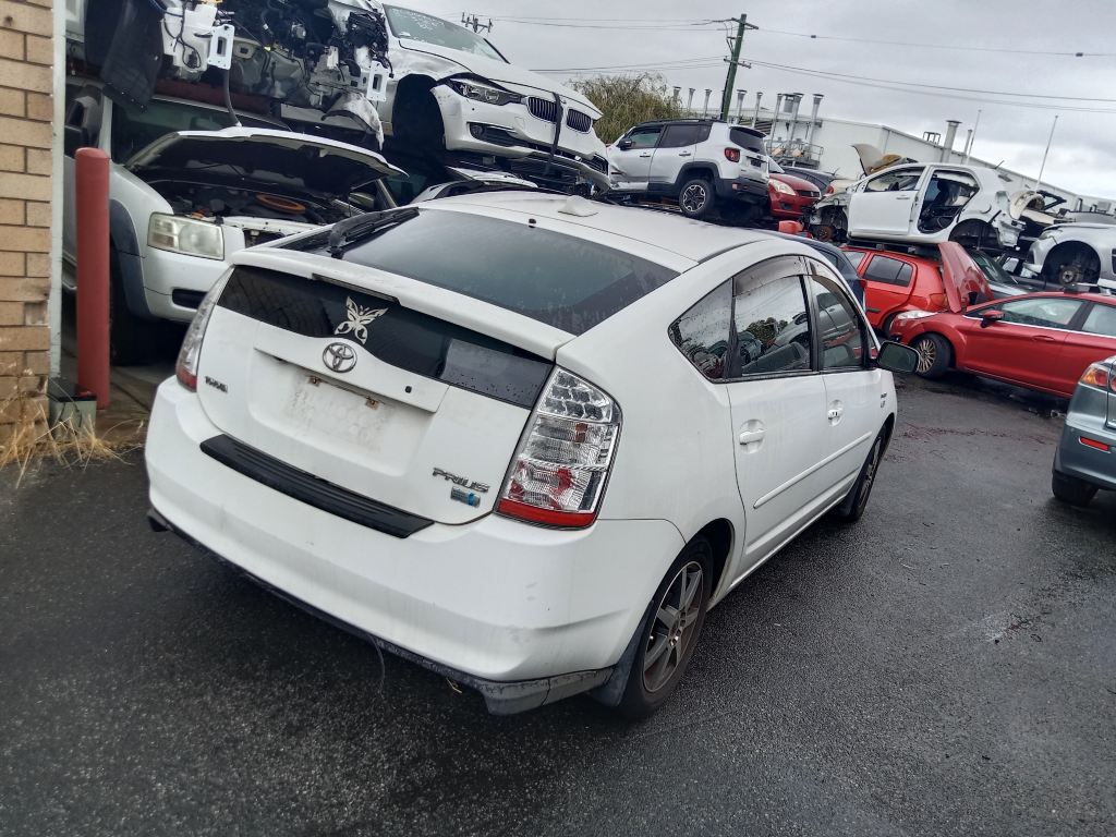 P5351 - Toyota Prius Hybrid 2006 White Wrecking - Image 13