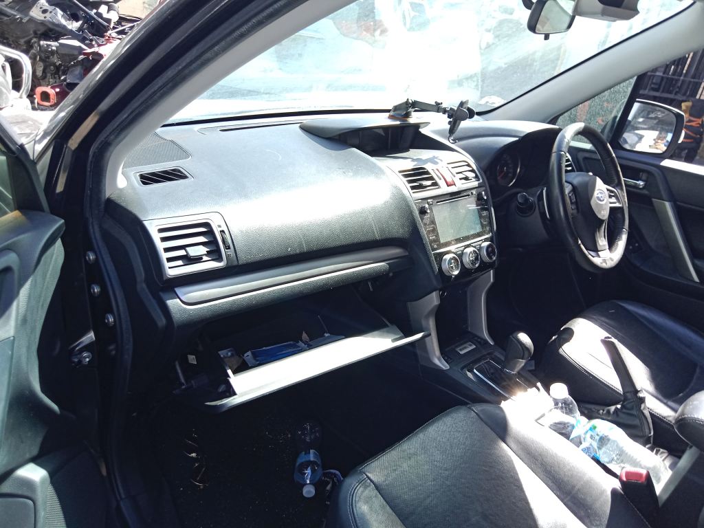 P5359 - Subaru Forester 2015 Grey Wrecking - Image 10