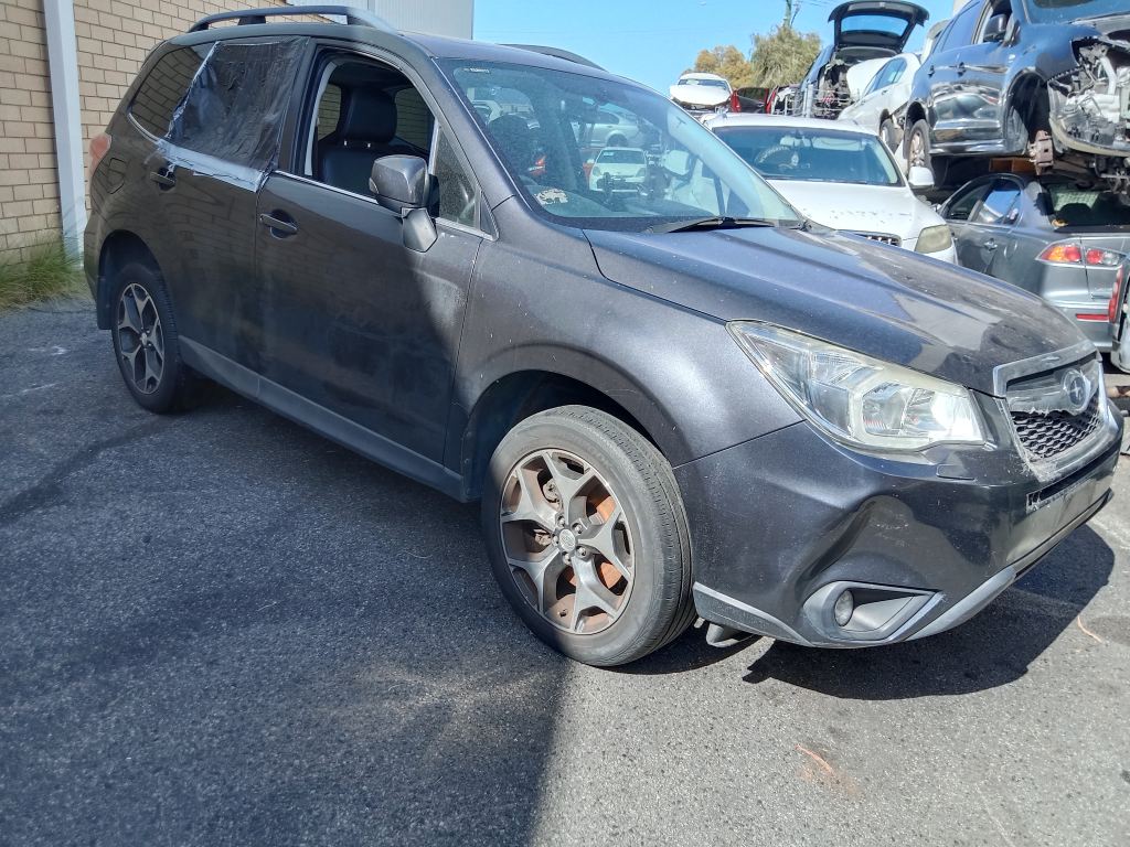 P5359 - Subaru Forester 2015 Grey Wrecking - Image 16
