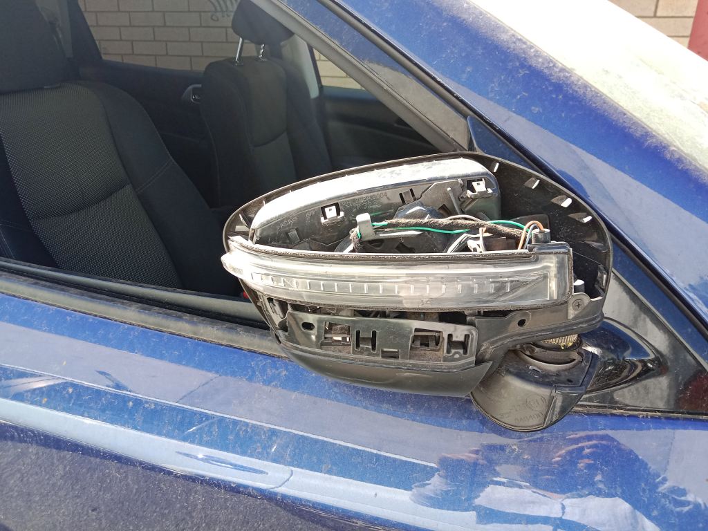 P5360 - Nissan Pathfinder 2019 Blue Wrecking - Image 11