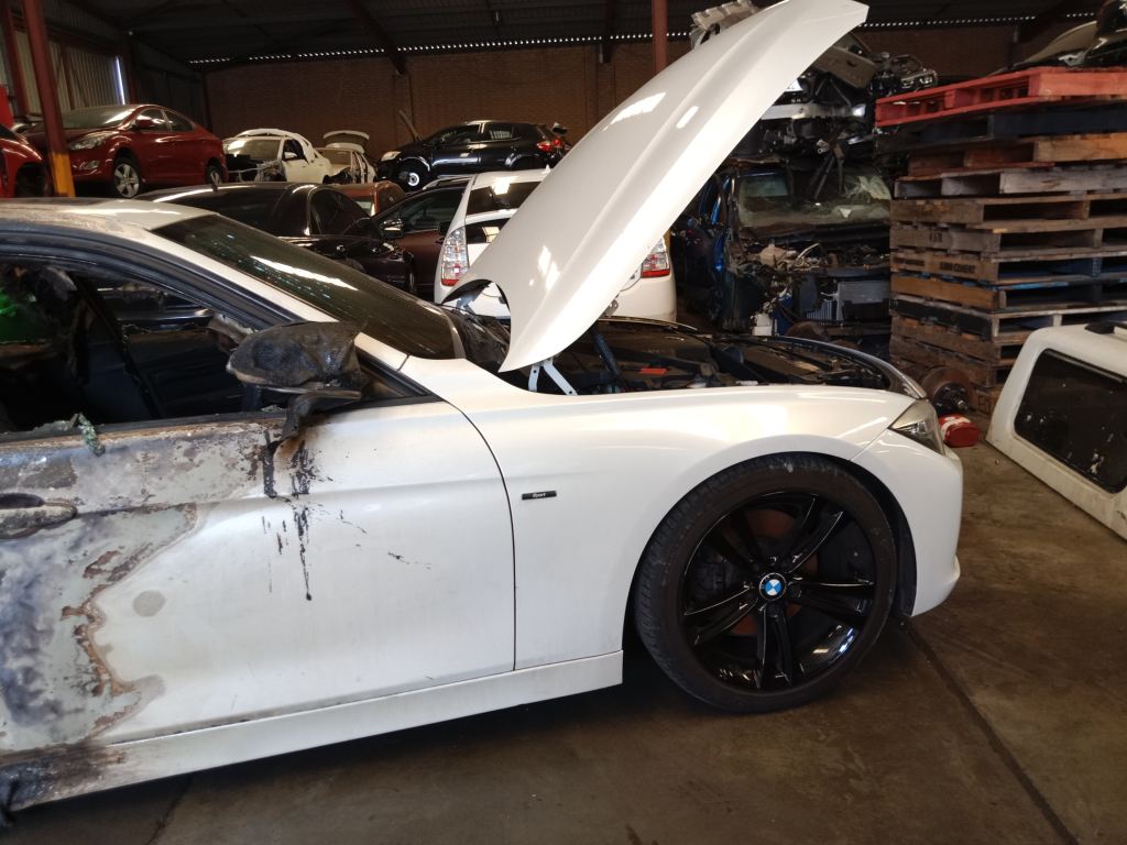 P5365 - BMW 3 Series F30 2012 White Wrecking - Image 6