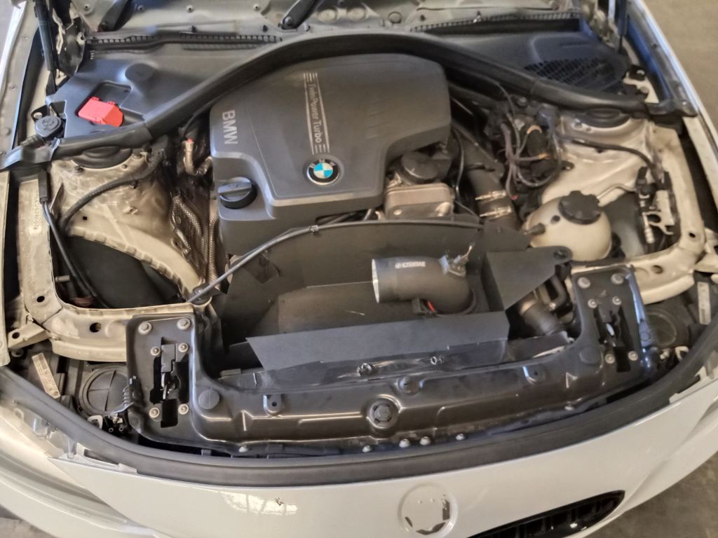 P5365 - BMW 3 Series F30 2012 White Wrecking - Image 8