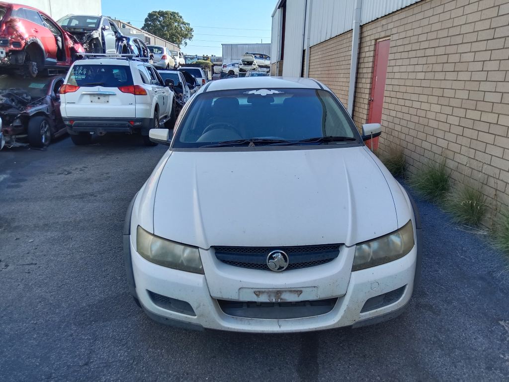 P5367 - Holden Crewman 2006 White Wrecking