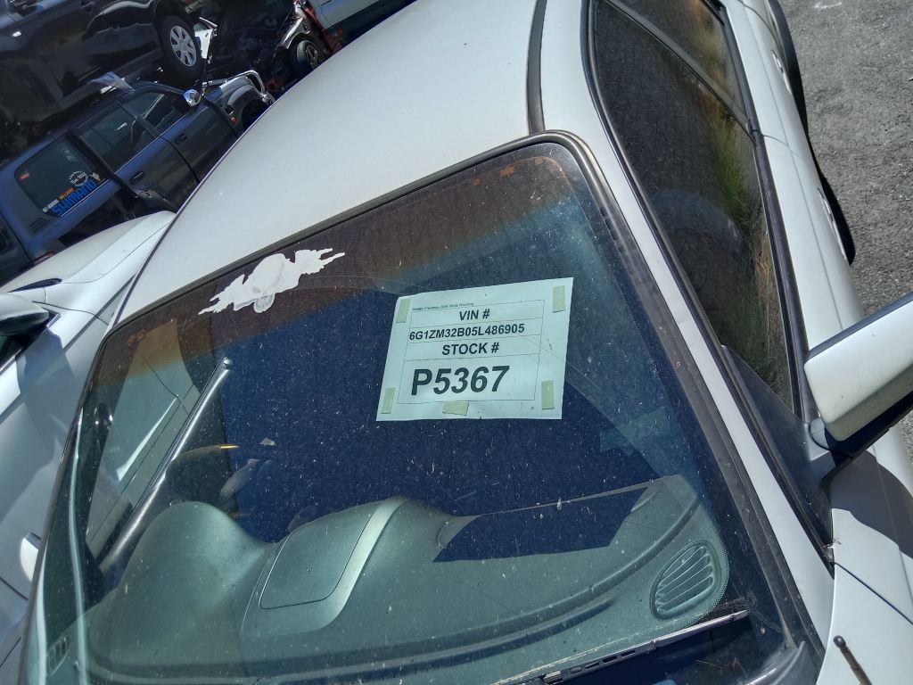 P5367 - Holden Crewman 2006 White Wrecking - Image 2