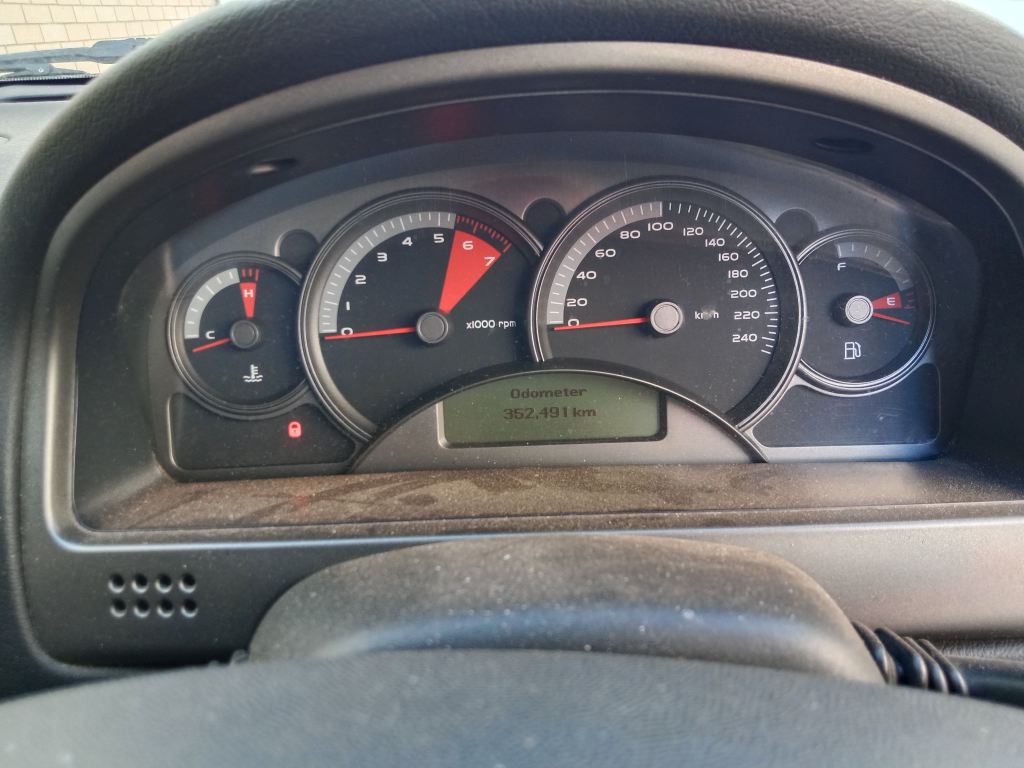 P5367 - Holden Crewman 2006 White Wrecking - Image 6