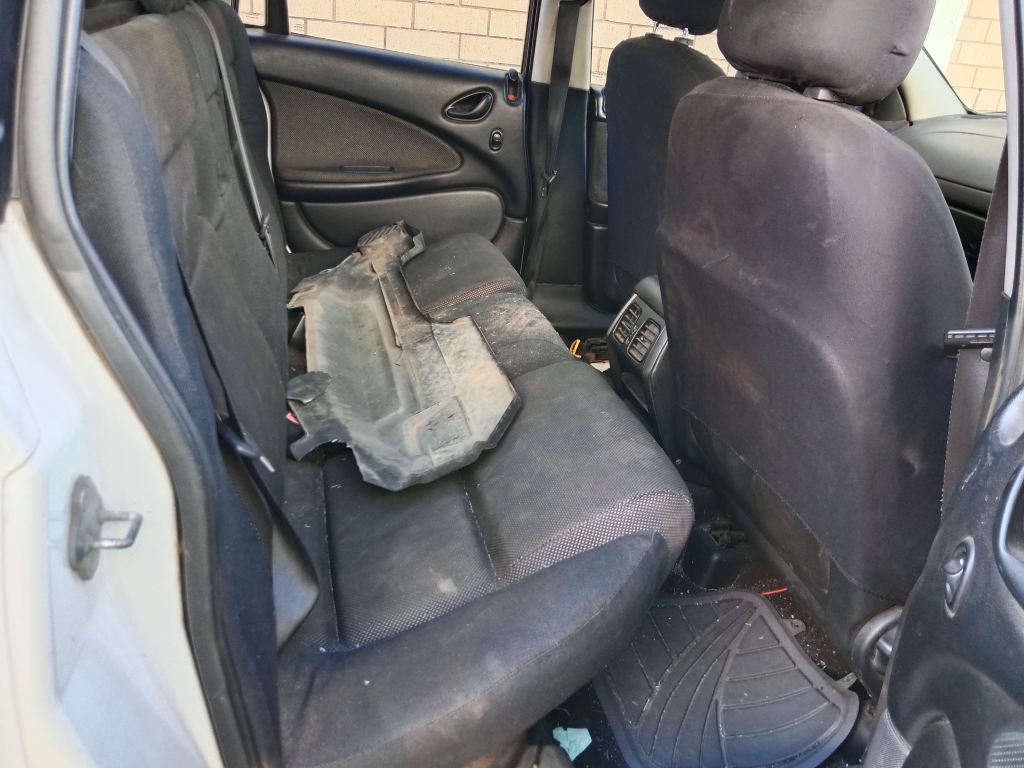 P5367 - Holden Crewman 2006 White Wrecking - Image 9