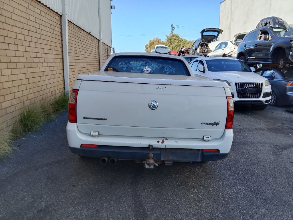 P5367 - Holden Crewman 2006 White Wrecking - Image 14