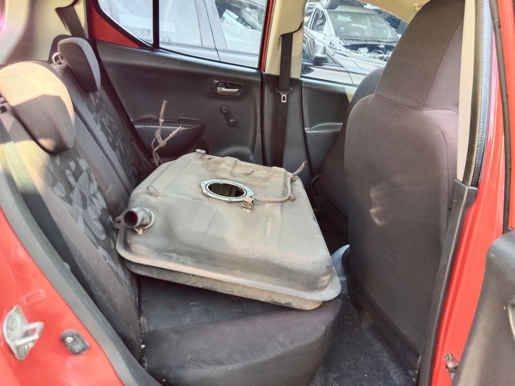 P5369 - Suzuki Alto 2011 Red Wrecking - Image 6