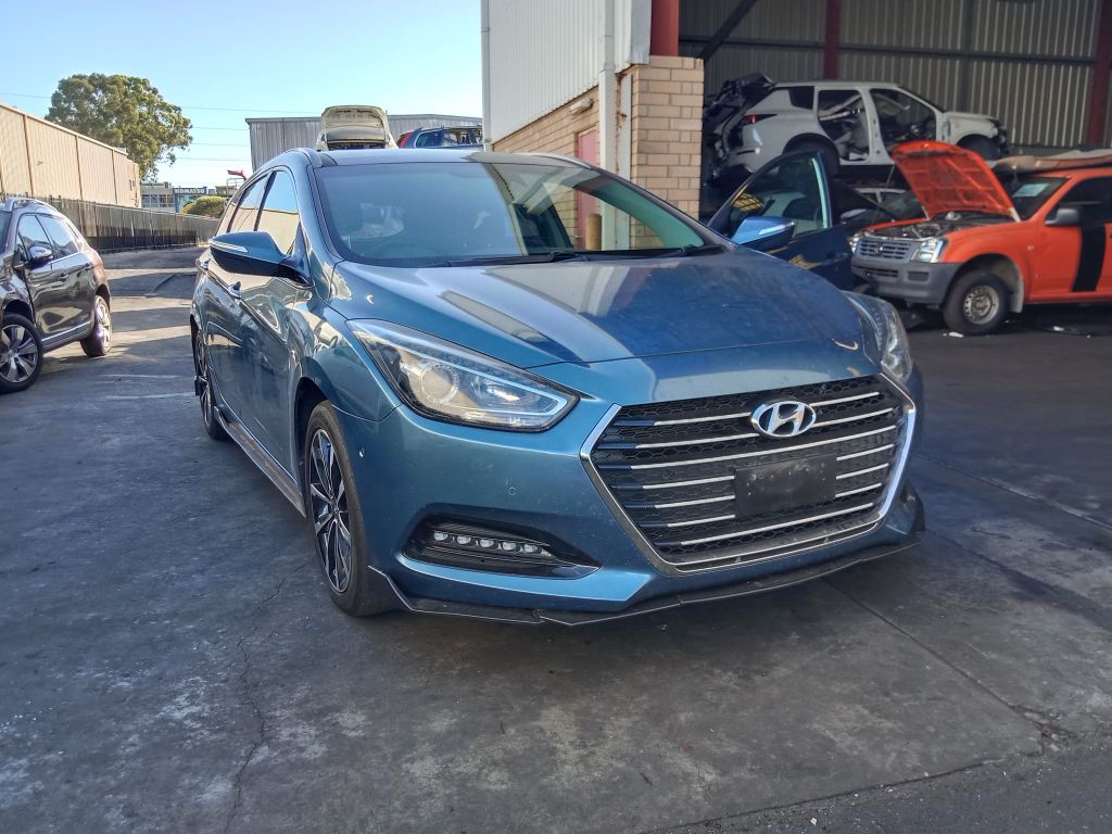 P5374 - Hyundai i40 2016 Blue Wrecking