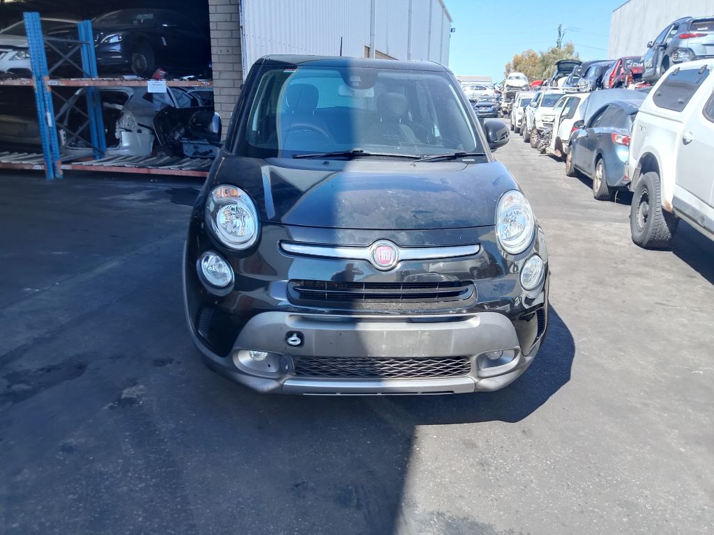 P5376 - Fiat 500L 2015 Black Wrecking