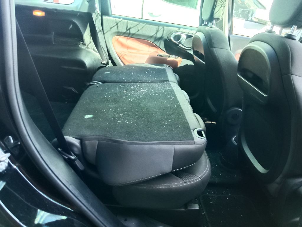 P5376 - Fiat 500L 2015 Black Wrecking - Image 4