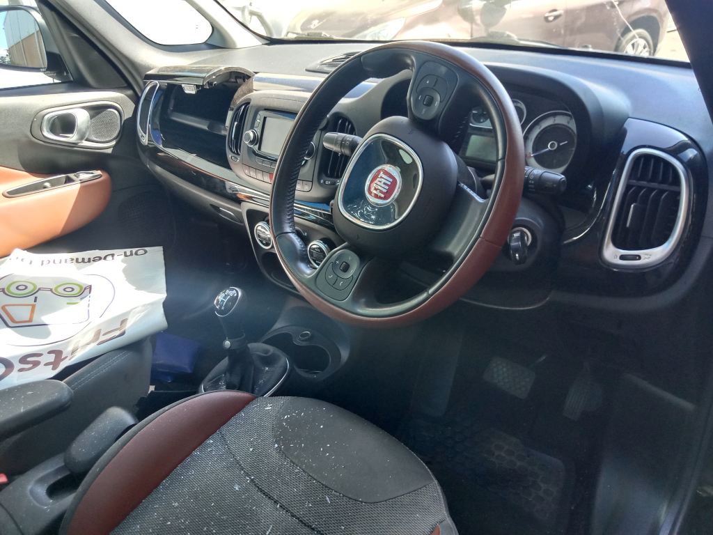 P5376 - Fiat 500L 2015 Black Wrecking - Image 6