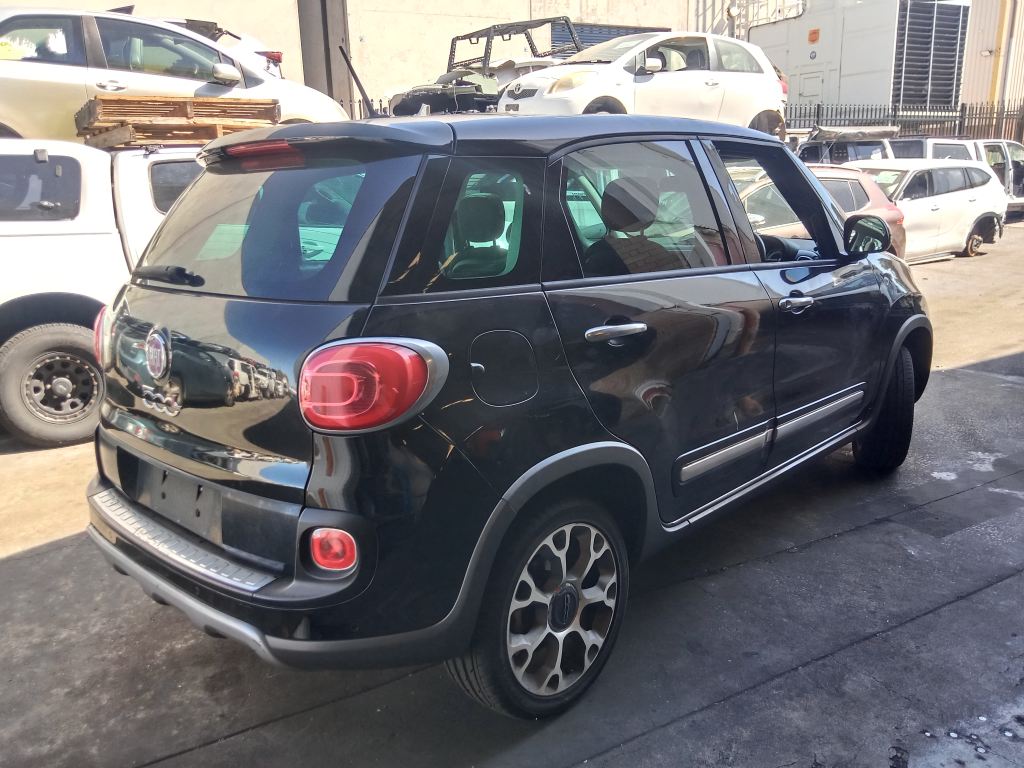 P5376 - Fiat 500L 2015 Black Wrecking - Image 13