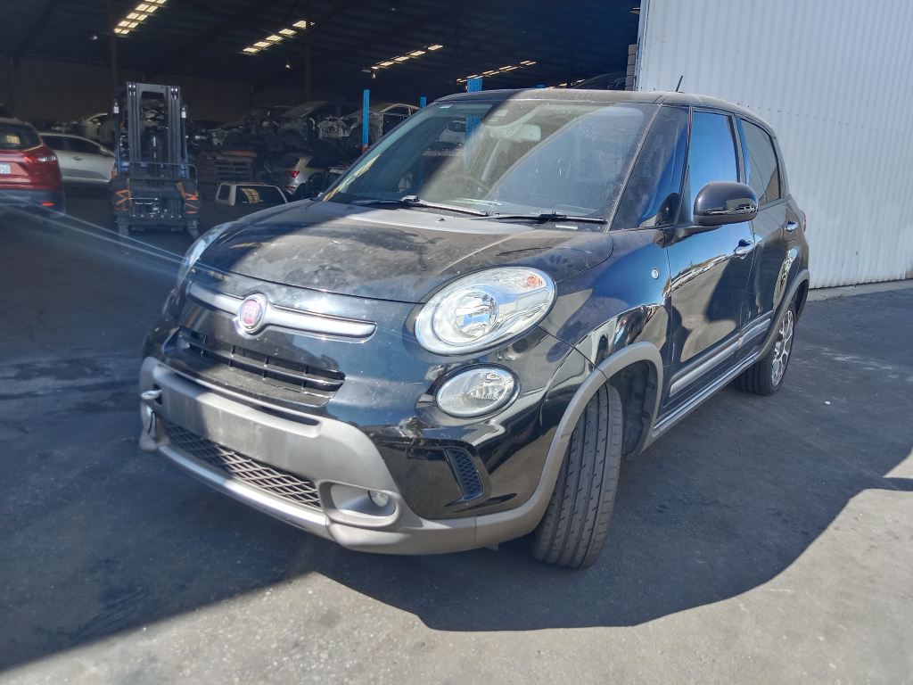 P5376 - Fiat 500L 2015 Black Wrecking - Image 15