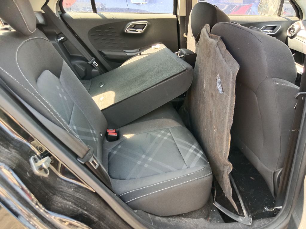 P5385 - Toyota Yaris 2011 Silver Wrecking - Image 5