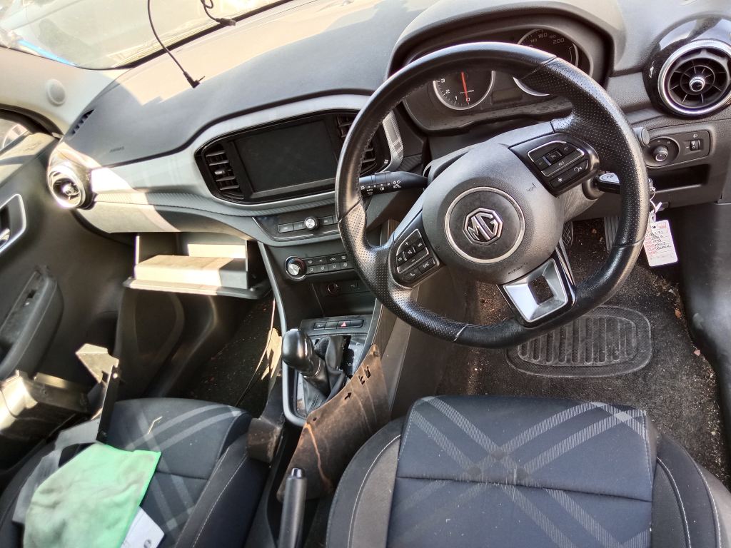 P5385 - Toyota Yaris 2011 Silver Wrecking - Image 6