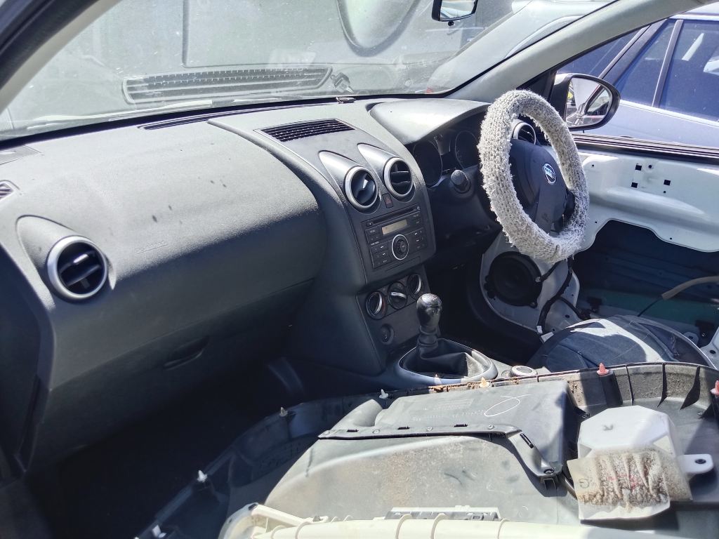 P5387 - Kia Cerato 2015 Silver Wrecking - Image 8