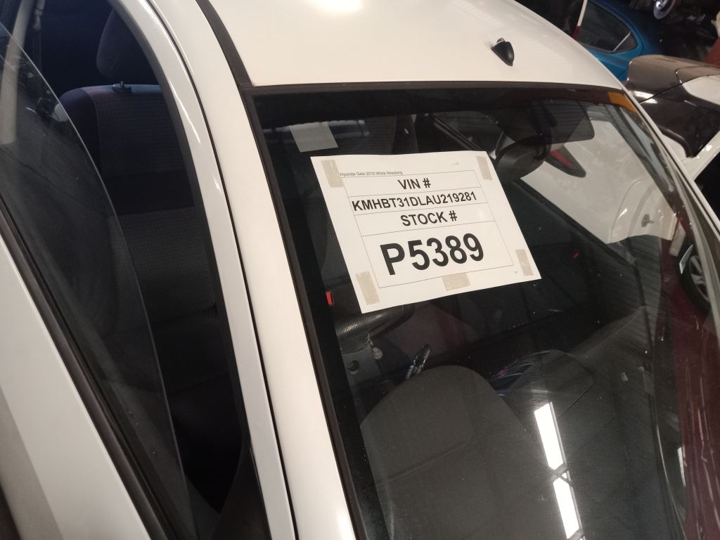 P5390 - Toyota hiace 2006 White Wrecking - Image 2